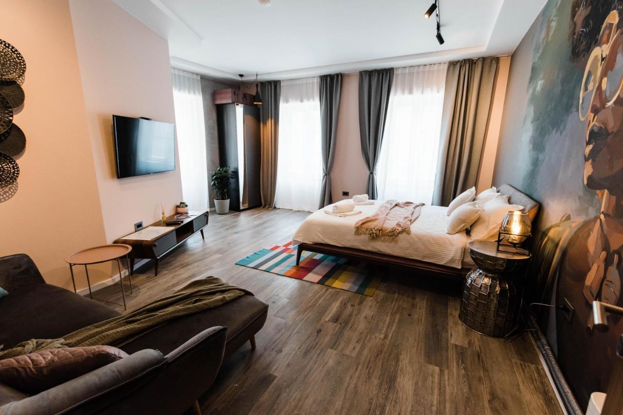 Square 19-Boutique Rooms Нови-Сад Экстерьер фото